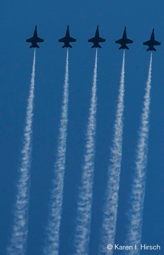 Jet formation in Chicago Air & Water Show